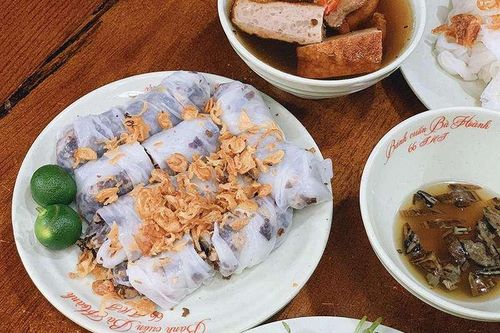 Những hàng quán ngon nức tiếng ngót nghét trăm tuổi ở Hà Nội