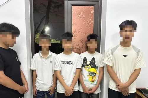Tạm giữ hình sự nhóm thiếu niên dùng dao bầu cướp đôi dép mới của nam sinh
