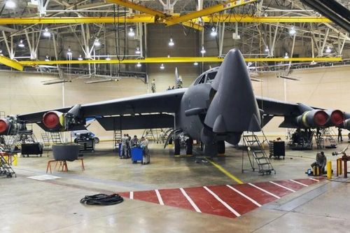 Không quân Mỹ gặp nguy khi Tập đoàn Boeing bán nhà máy sản xuất oanh tạc cơ B-52