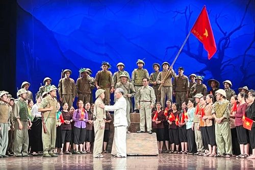 Điện Biên Phủ - nguồn cảm hứng bất tận: Sân khấu Lệ Ngọc với 'Mệnh lệnh từ trái tim'