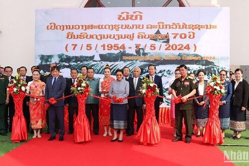 Lào tổ chức Triển lãm ảnh kỷ niệm 70 năm Chiến thắng Điện Biên Phủ