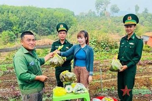 Những người lính 'tưới mát' cho vùng biên Ia Đal