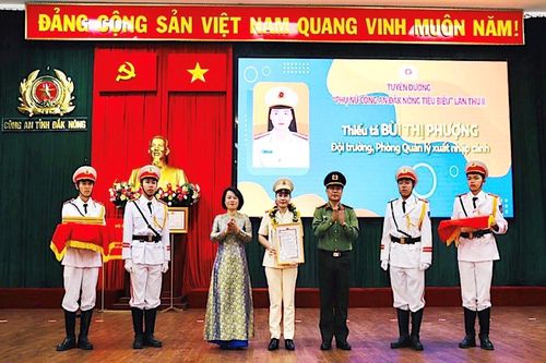 Nữ cán bộ tiêu biểu, tận tụy