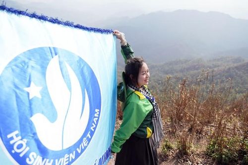 Nữ sinh viên phấn đấu trở thành 'Chiến sĩ Điện Biên'