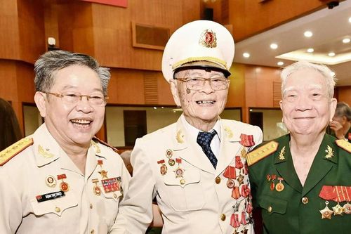 70 năm ký ức không quên