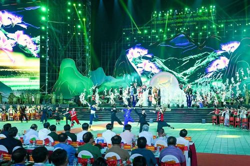 1.000 người tham gia chương trình nghệ thuật đặc biệt 'Điện Biên Phủ - Mốc vàng lịch sử'