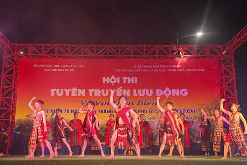Đội tuyên truyền lưu động phương Nam: Hành quân 'Về với Điện Biên'