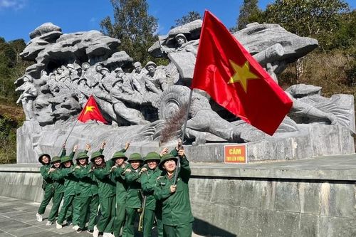 Hành trình theo 'địa chỉ đỏ'