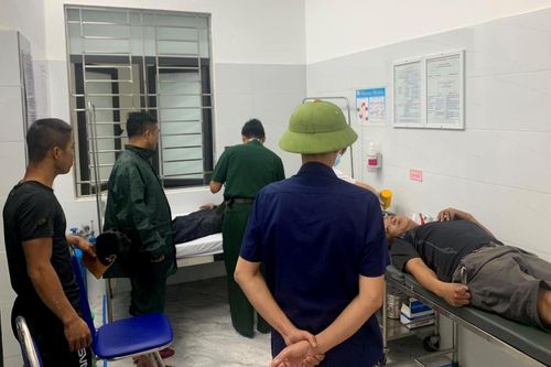 Cứu nạn thành công 4 người trên xuồng cao tốc bị cháy nổ