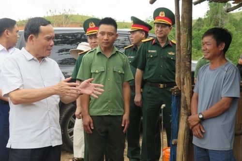 Phó Thủ tướng Trần Lưu Quang làm việc tại Vườn Quốc gia Chư Mom Ray - Kon Tum