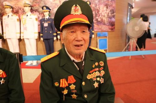 Xúc động ký ức của các cựu chiến binh Điện Biên Phủ về một thời 'hoa lửa'