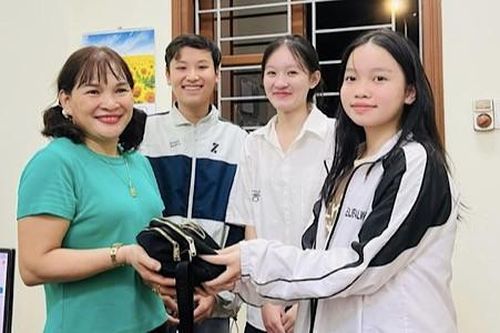 Tuyên dương 5 học sinh nhặt được của rơi trả người đánh mất