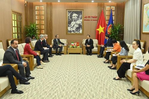 Việt Nam - Italia: Tăng cường hợp tác trong lĩnh vực nuôi con nuôi