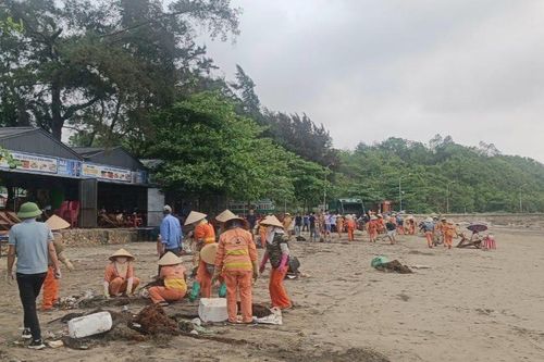 Tăng cường xử lý vệ sinh môi trường tại các bãi tắm ở Đồ Sơn