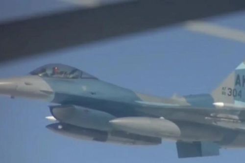 Video chiến cơ Mỹ áp sát máy bay ném bom Tu-95 Nga gần Alaska