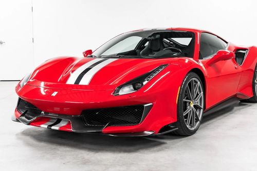 Cặp đôi siêu xe Ferrari trị giá trên 15 tỷ về tay ông Đặng Lê Nguyên Vũ