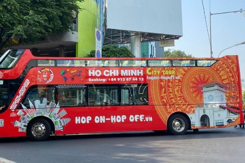 Đề xuất mở thêm hai tuyến buýt mui trần chở khách ngắm cảnh ở TP.HCM
