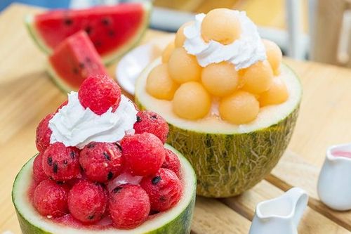 Dưa hấu và dưa lưới: Ăn loại nào tốt hơn, bao nhiêu là đủ?