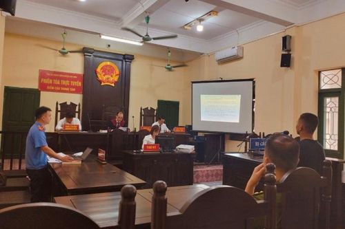 VKSND huyện Chợ Đồn thực hiện công bố tài liệu, chứng cứ bằng hình ảnh tại tòa