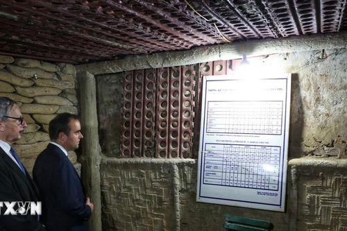 Bộ trưởng Quân đội Pháp Sébastien Lecornu thăm Đồi A1, Hầm De Castries