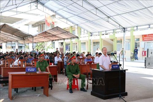 Lĩnh 2 năm tù do tổ chức cho người khác trốn đi nước ngoài