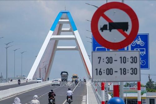 Cần Thơ: Đặt lại hệ thống biển báo cấm trên cầu Trần Hoàng Na