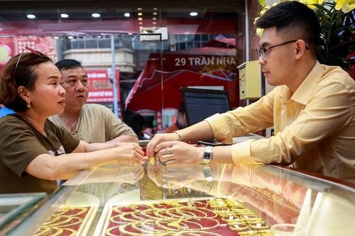 Đề xuất mua bán vàng không dùng tiền mặt liệu có khả thi?
