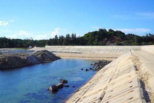 Khu neo đậu tránh trú bão ở huyện đảo Phú Quý giúp ngư dân vươn khơi