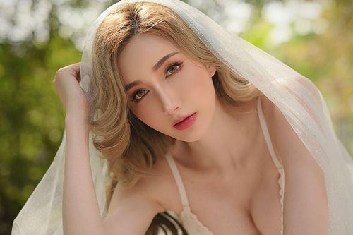 Ngắm gương mặt ngây thơ, thân hình 'vô số tội' của hot girl Thái Lan