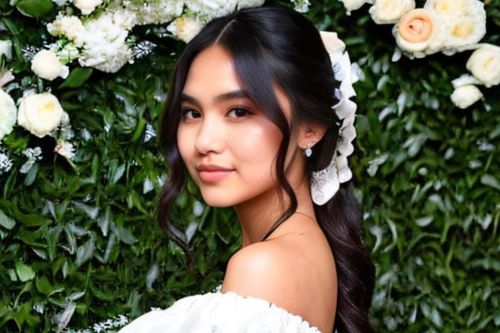 Con gái 21 tuổi của nghệ sĩ cải lương Ngọc Huyền: Nhan sắc xinh đẹp, được khen hết lời khi diễn cùng mẹ ở Mỹ