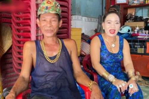 Vợ chồng Bạc Liêu đeo 100 cây vàng trên người để sửa xe, tiết lộ sở thích 'độc nhất vô nhị'