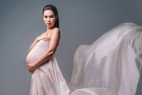 Nữ siêu mẫu dễ thở gấp, bị chuột rút trước thềm sinh nở lần hai