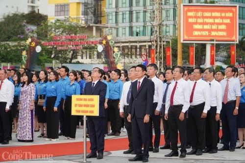 Khánh Hòa: Gần 1.500 người dự lễ chào cờ và phát động Tháng công nhân 2024