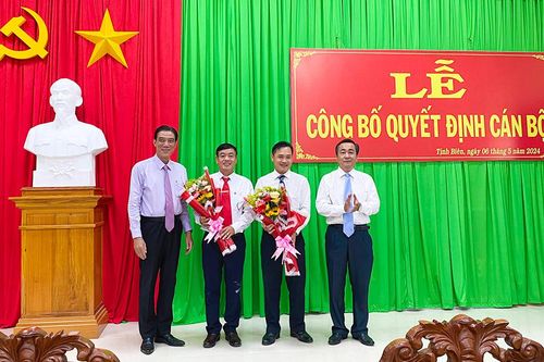 Công bố quyết định công tác cán bộ tại Đảng bộ TX. Tịnh Biên