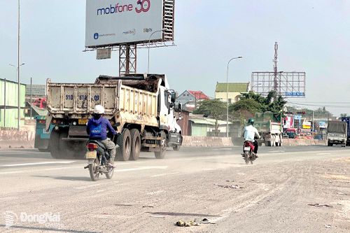 Giải pháp ngăn ô nhiễm bụi trên các tuyến giao thông