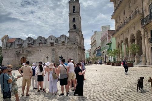 Cuba triển khai hệ thống thị thực điện tử mới thu hút khách du lịch nước ngoài