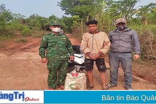 Bắt thanh niên 17 tuổi vận chuyển trái phép 35 kg thuốc nổ