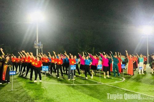 Trên 200 phụ nữ tham gia đồng diễn dân vũ thể thao