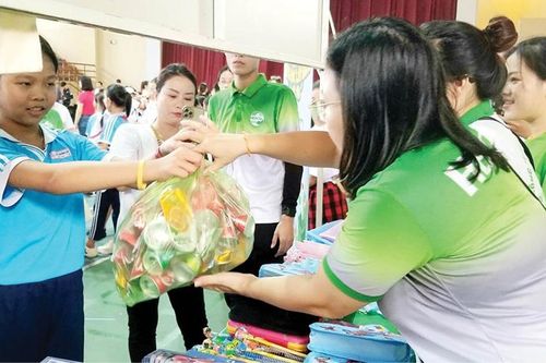 Đổi rác lấy quà, động lực để môi trường xanh, sạch