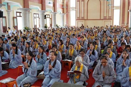 Nam Định: Gần 3.000 Phật tử tham dự khóa tu Một ngày an lạc tại chùa Linh Ứng