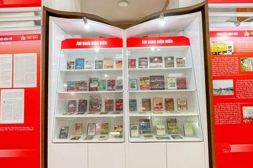 Trưng bày 800 tư liệu về chiến thắng Điện Biên Phủ