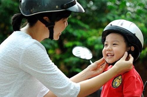 Đội mũ bảo hiểm đạt chuẩn giảm tới 42% nguy cơ tử vong tai nạn giao thông