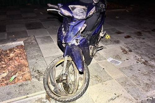 Tông vào vỉa hè, thanh niên đi xe máy tử vong