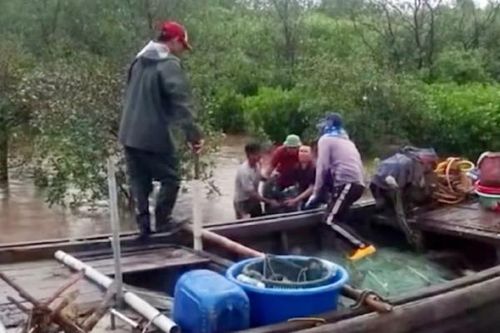 2 vợ chồng bị trúng sét khi đang đánh cá trên sông Chanh