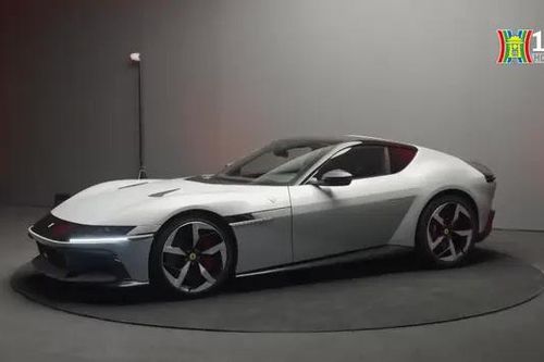 Ferrari ra mắt xe động cơ V12, giá gần 12 tỷ đồng