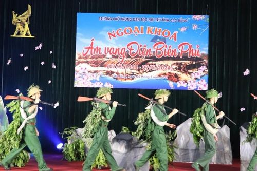 Trường phổ thông dân tộc nội trú tỉnh ngoại khóa 'Âm vang Điện Biên Phủ'