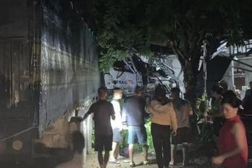 Bắt khẩn cấp tài xế xe đầu kéo lao vào quán nước khiến 8 người thương vong