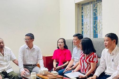 Thăm, tặng quà chiến sĩ Điện Biên tại huyện Thanh Trì