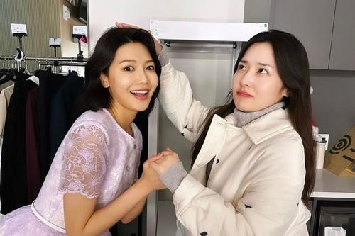 Chị gái Sooyoung SNSD kể chuyện tình 10 năm của em gái khiến netizen ngưỡng mộ