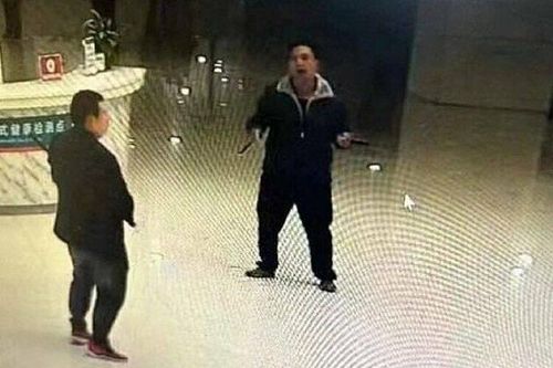 Đâm dao tại bệnh viện ở Trung Quốc, hàng chục người thương vong